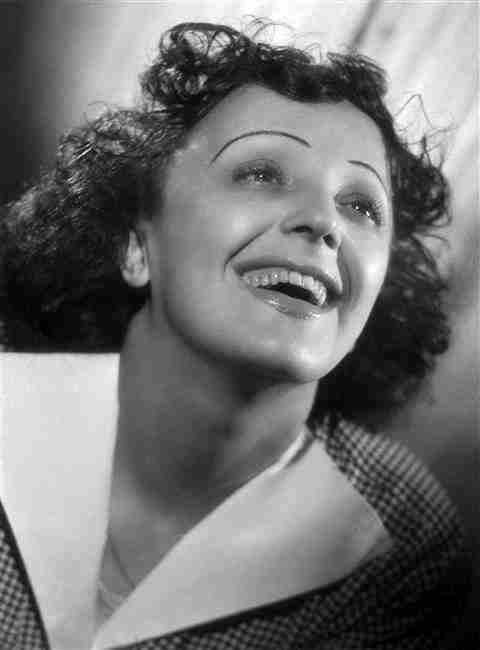 Edith Piaf in 1946, portrait by Harcourt-- public domain