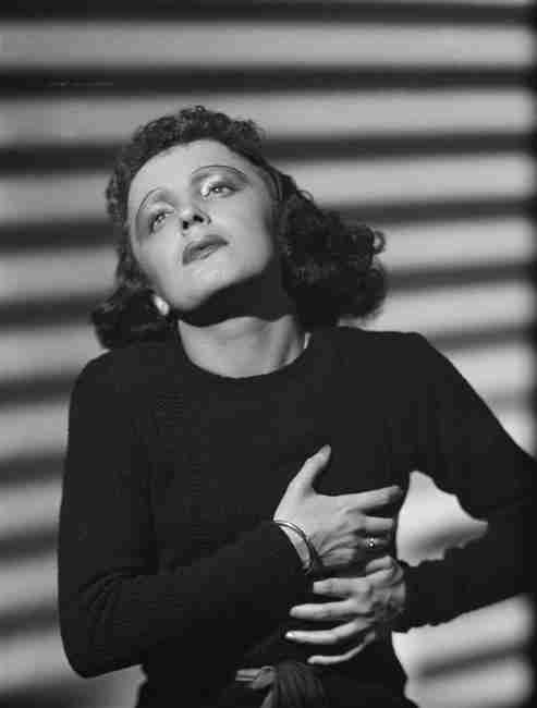 Edith Piaf, Harcourt portraits, 1939. Public domain/Wikimedia Commons